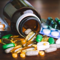 Атлетикалық сәби Николь Энистон жаттықтырушысын трахает