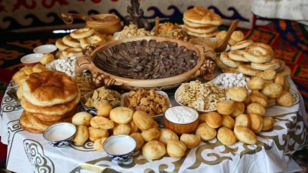 ҚОНАҚҚА ТАМАҚ БЕРУ ӘДЕПТЕРІ