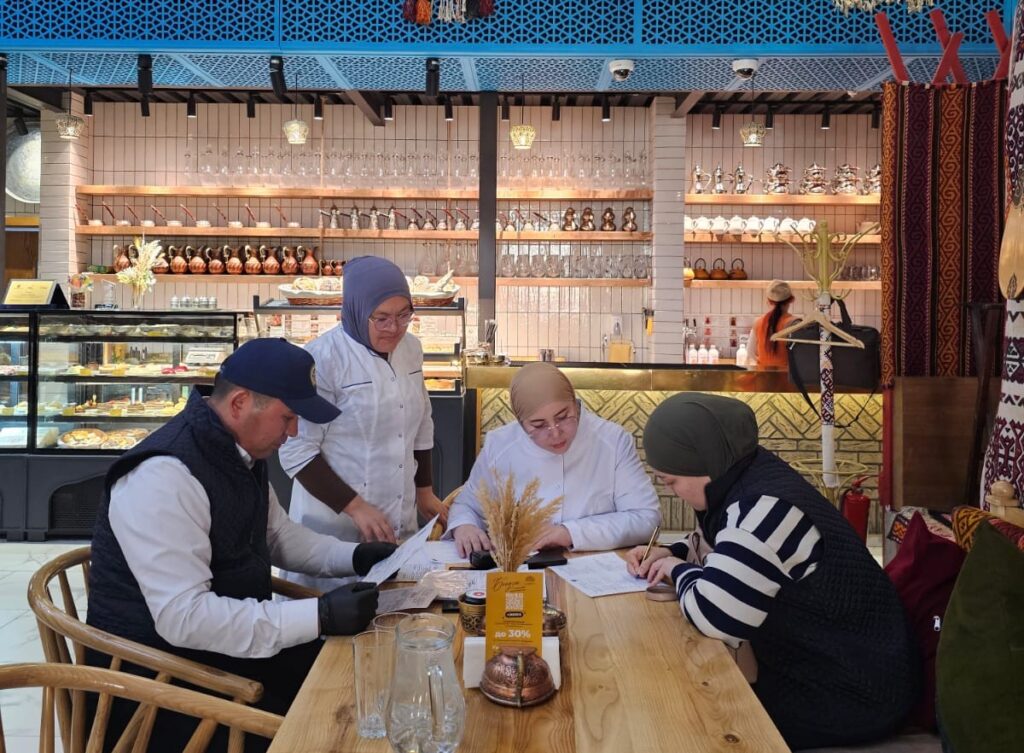 АТЫРАУДАҒЫ ДӘМХАНАЛАР ТЕКСЕРІЛДІ