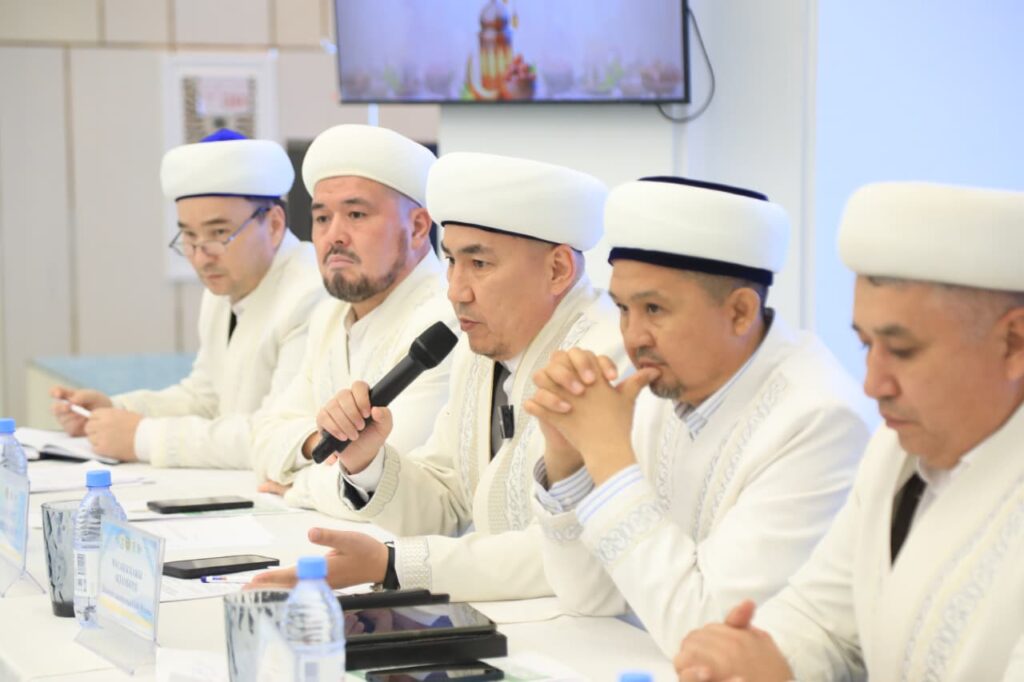 ШЫМКЕНТТЕ АУЫЗАШАР ДАСТАРХАНЫНЫҢ МӘЗІРІ ПЫСЫҚТАЛДЫ