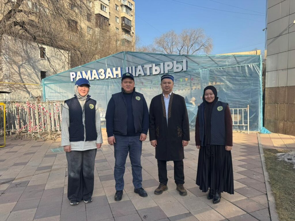 АЛМАТЫ: МЕШІТТЕРДЕГІ АУЫЗАШАР ДАСТАРХАНДАРЫ ТЕКСЕРІЛДІ