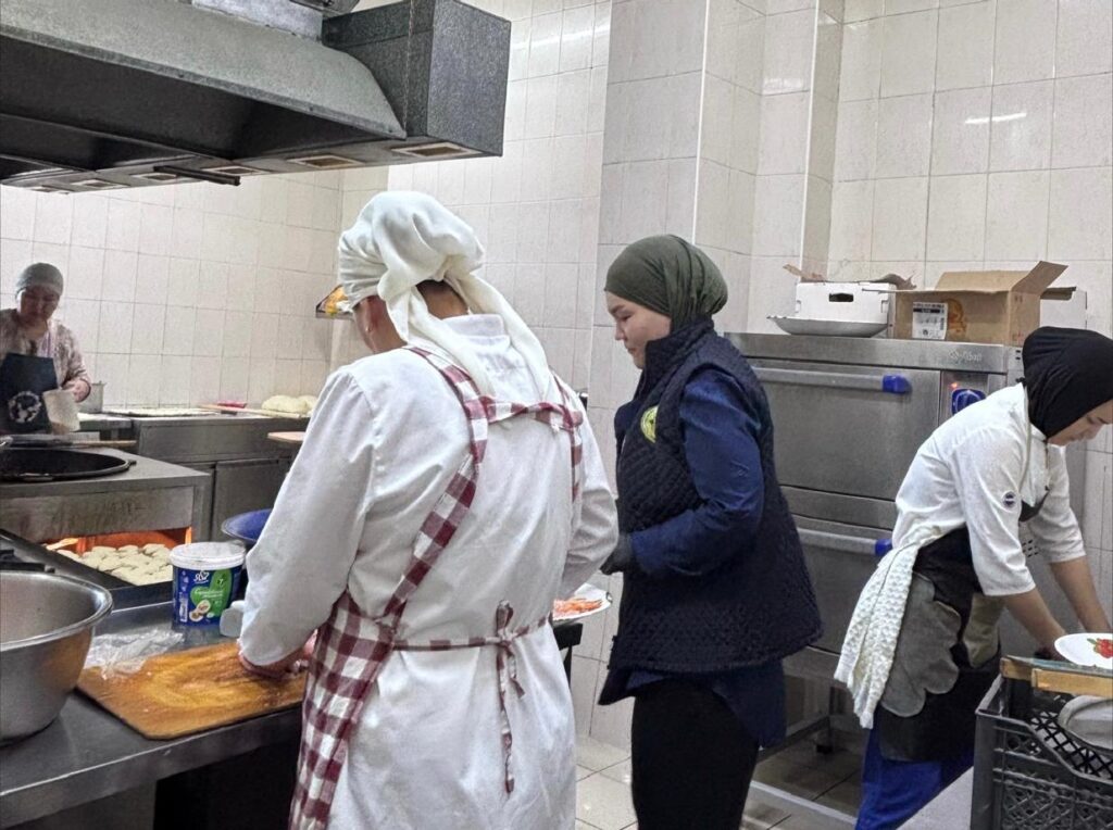 АҚТӨБЕ ҚАЛАСЫНДА МЕШІТТЕРДЕГІ АУЫЗАШАР ДАСТАРХАНДАРЫ ТЕКСЕРІЛДІ