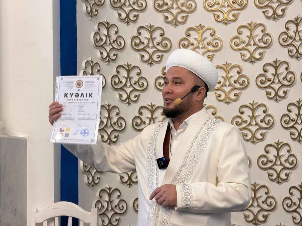 АҚТӨБЕ ҚАЛАСЫНДА «BIZDIN ET» ЕТ ДҮКЕНІ МЕН «СЫҒАНАҚ» ЖАРТЫЛАЙ ДАЙЫН ӨНІМДЕРІНЕ «ХАЛАЛ ДАМУ» КУӘЛІГІ ТАБЫСТАЛДЫ