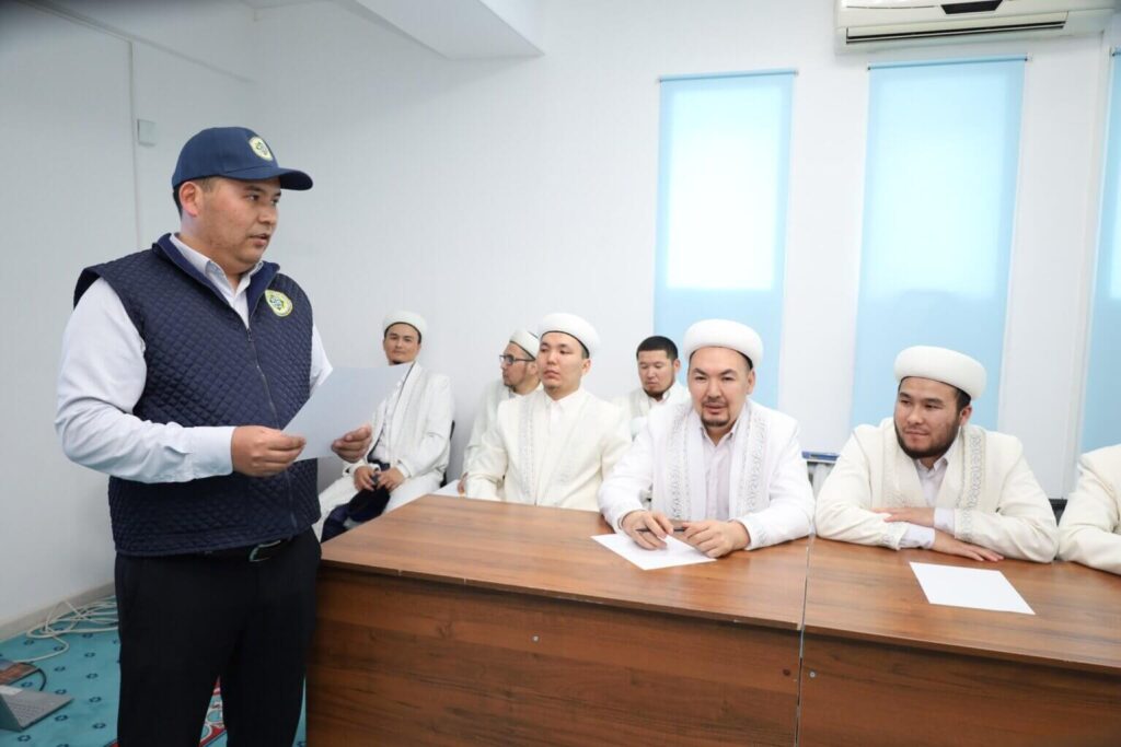 АТЫРАУ: ИМАМДАРҒА АРНАЛҒАН ХАЛАЛ ТАЛАПТАРЫН НАСИХАТТАУ ЖИЫНЫ ӨТТІ
