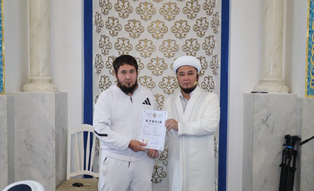 АҚТӨБЕ ОБЛЫСЫНДА «БАЛҒЫН ЕТ» ДҮКЕНІНЕ «QMDB HALAL» КУӘЛІГІ ТАБЫСТАЛДЫ