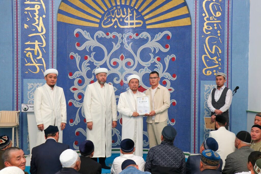 АҚТӨБЕ ҚАЛАСЫНДАҒЫ КӘСІПОРЫНДАРҒА «QMDB HALAL» КУӘЛІГІ ТАБЫСТАЛДЫ